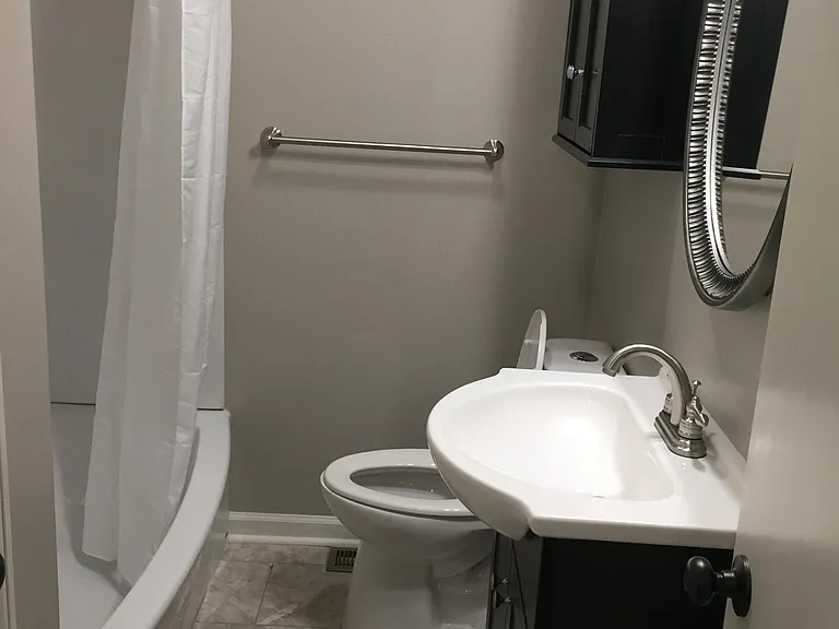Bath Wth Tub Shower & Linen Closet