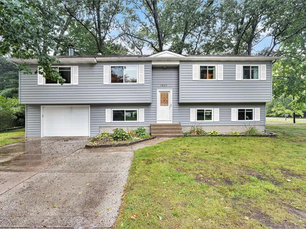 1483 Maple Ridge St, Muskegon, MI 49445