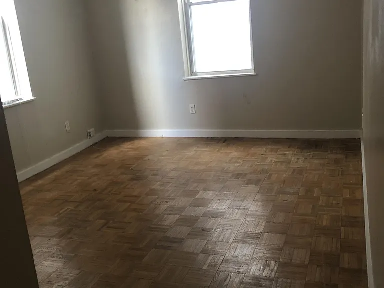 709 S American St #2R — Photo 2