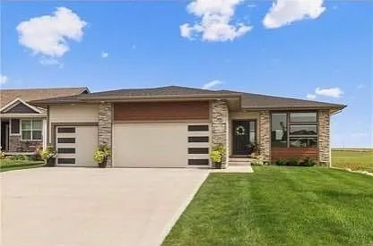 4 bed, 2700 sqft, $2,895 — Photo 1