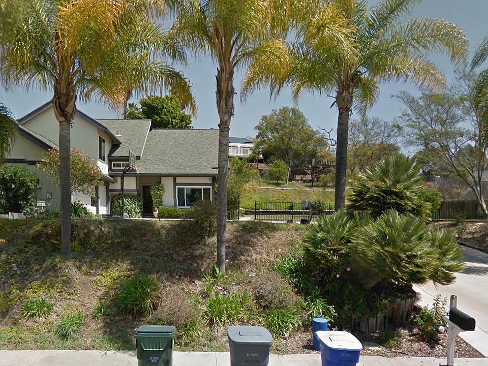 1st image of 821 Carriage Dr