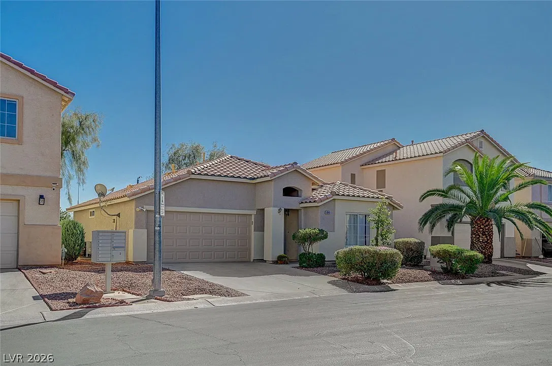 3 bed, 2.0 bath, 1228 sqft, $1,895 — Photo 1