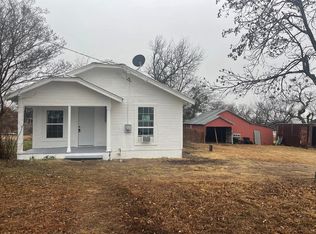 200 Sealy St, Santa Anna, TX 76878