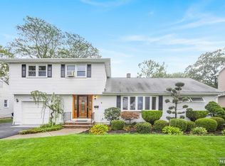 732 Galda Rd, Paramus, NJ 07652
