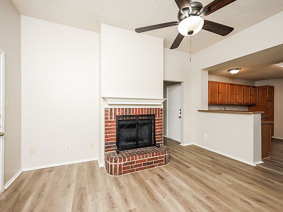 5th image of 2604 Park Valley Dr