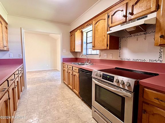 4th image of 115 Triple Crown Cir