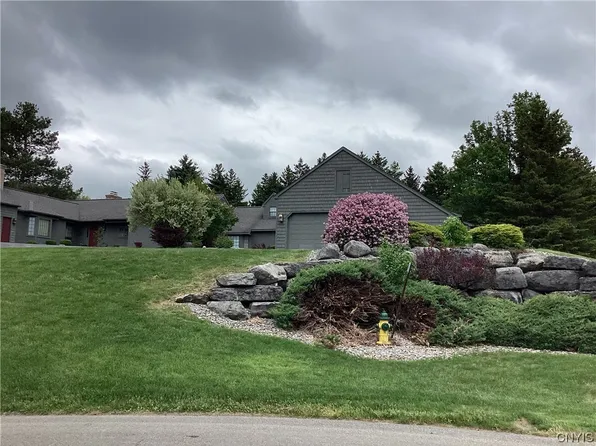 (undisclosed Address), Manlius, NY 13104