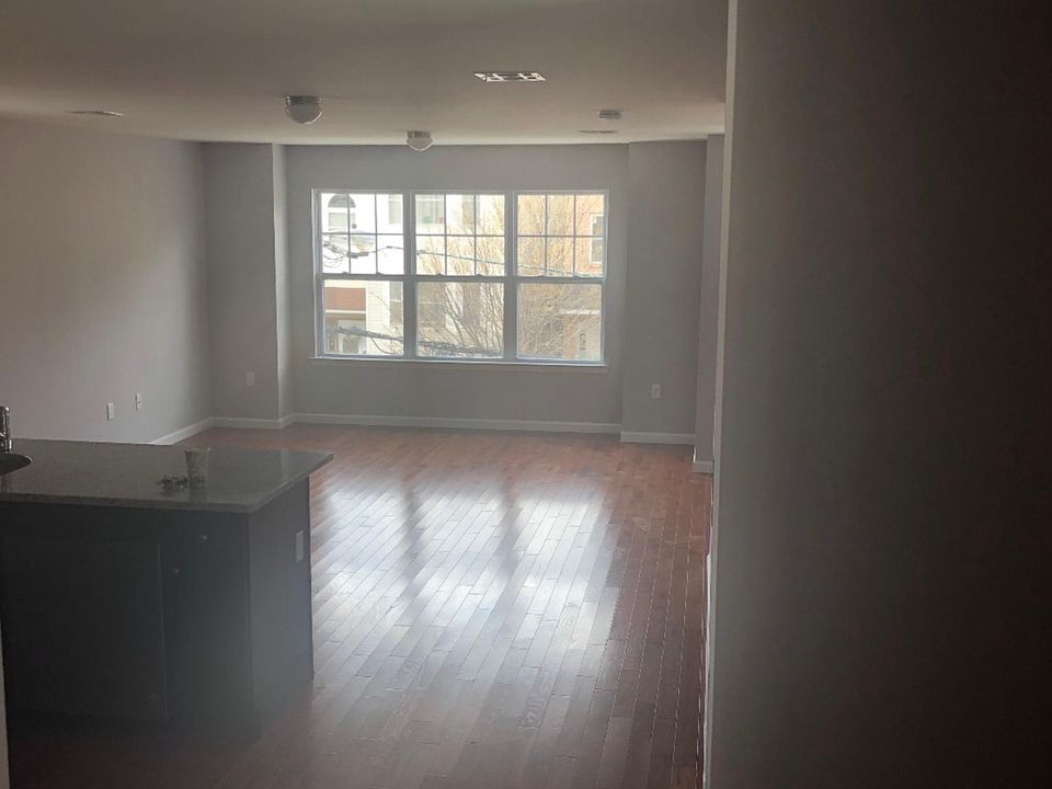 2nd image of 270 W Runyon St