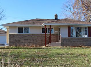 939 Meadow Vw, Mukwonago, WI 53149