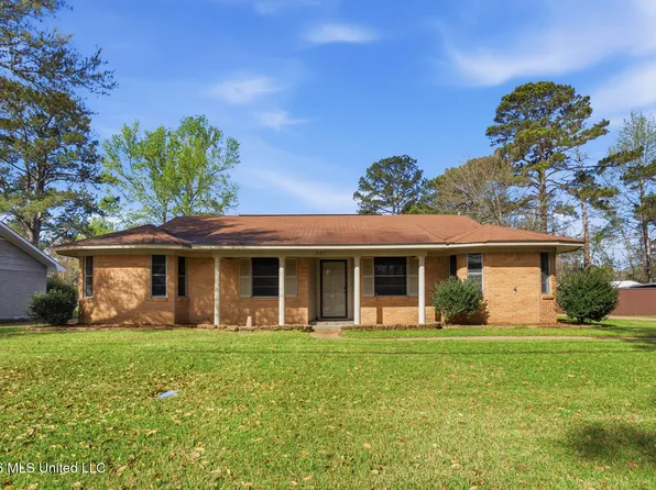 221 Belaire Dr, Pearl, MS 39208