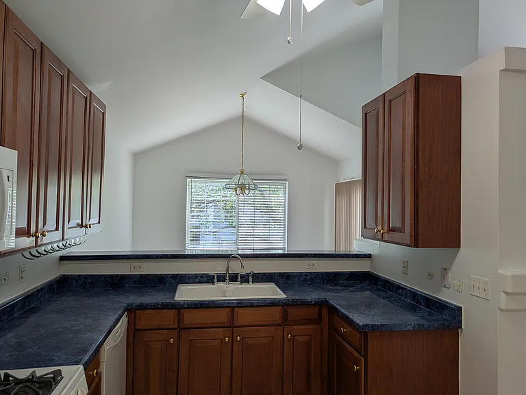 1080 Savoy Ct — Photo 32