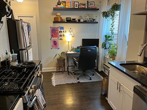 5th image of 3818-3819 N Greenview Ave #2