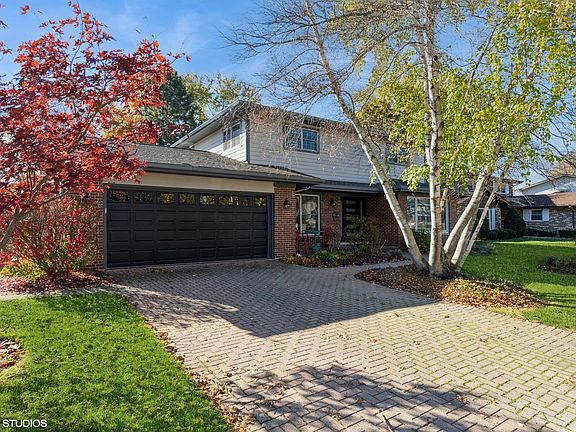 3rd image of 547 E Cunningham Dr