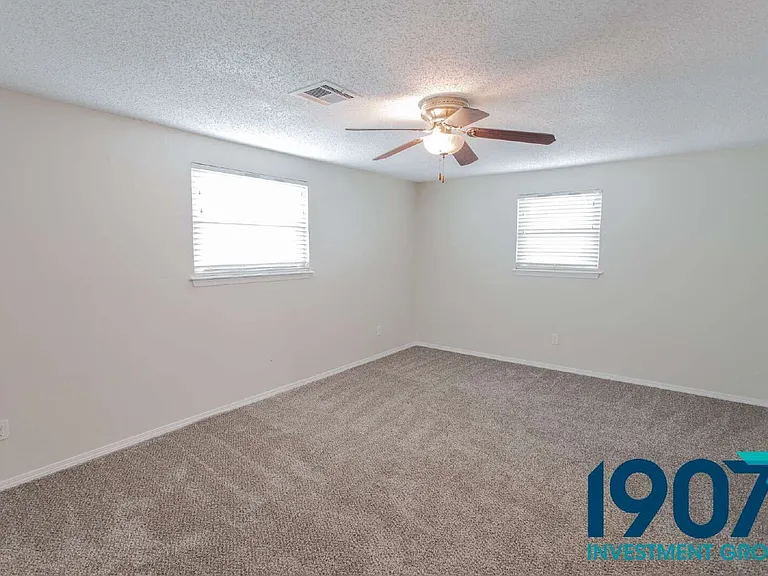 1201 Kings Ct — Photo 23