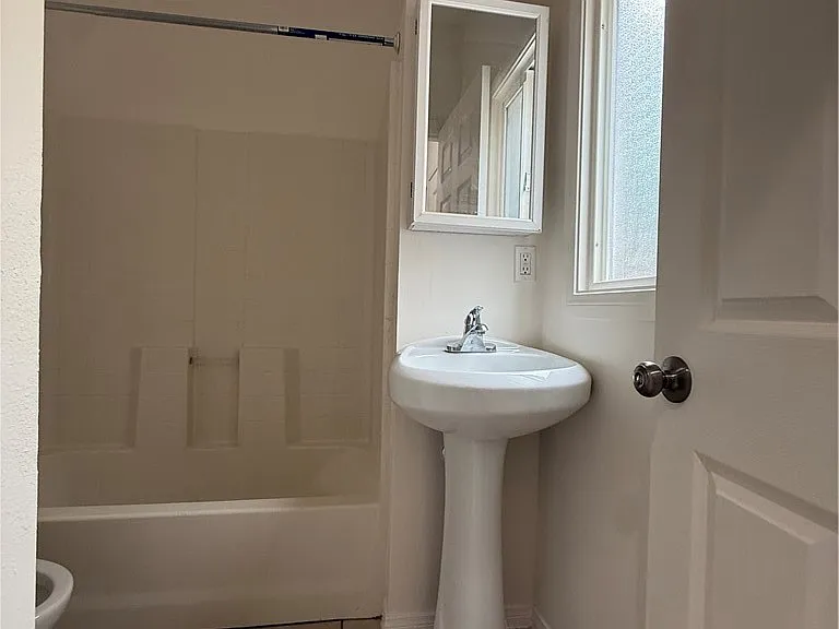 1085 Hoffman Ave #10 — Photo 6