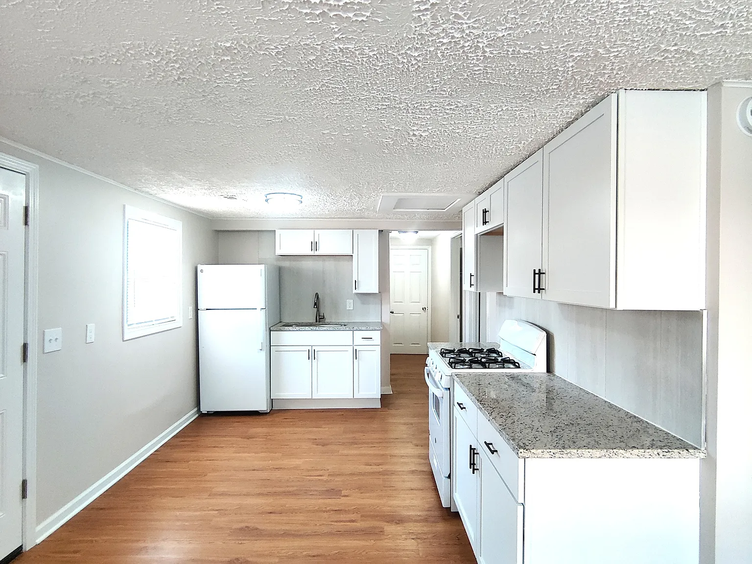 044 / 31 E. Church St. Sandwich - 1 — Photo 3
