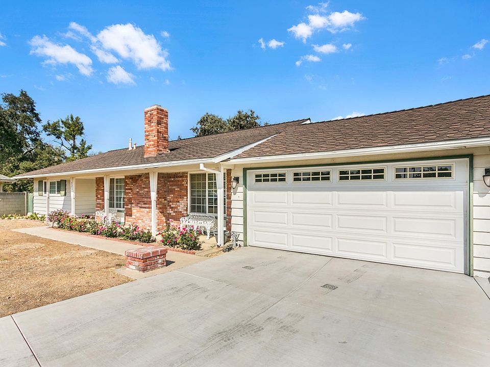 1st image of 221 Somerset Cir