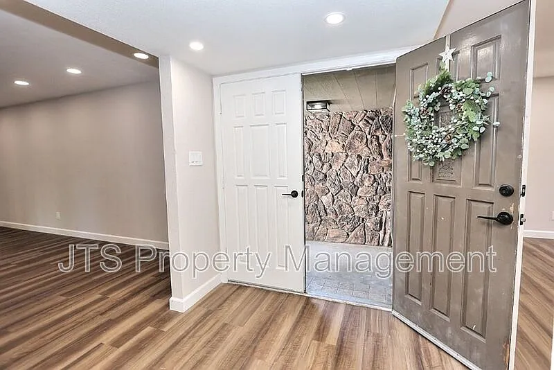 Building Photo - 3160 Watt Ave