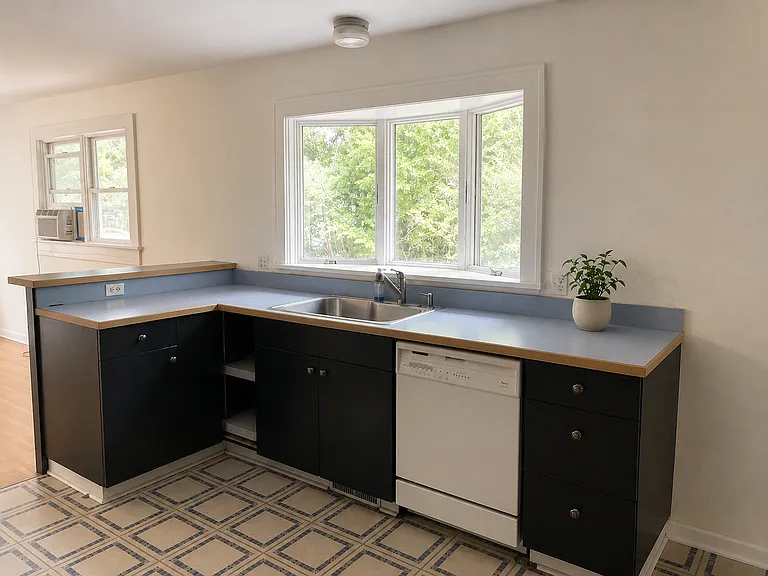 611 W Mulberry St — Photo 5