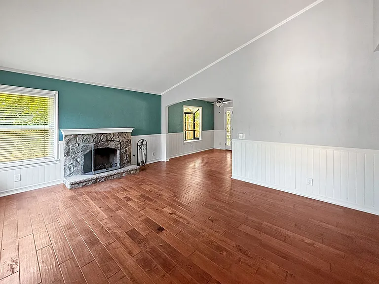 1934 Donahue Dr — Photo 2
