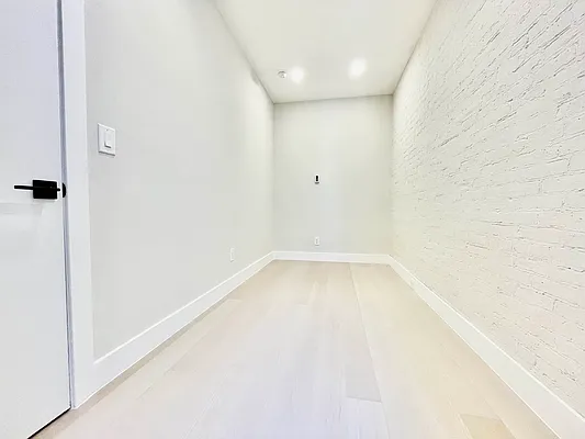 Rented by HOLTON REAL ESTATE INC. | media 23