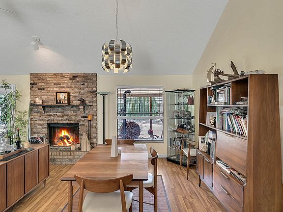 5th image of 4024 Greenfern Dr