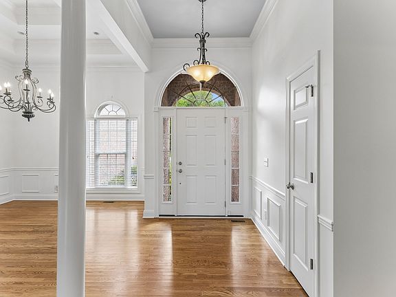 4th image of 2204 Higgins Ln