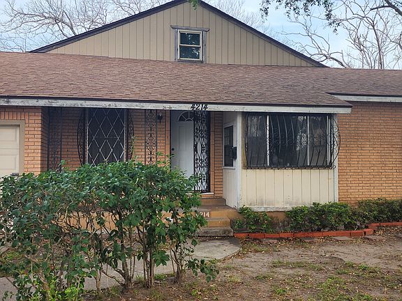 3rd image of 4214 Carlton St
