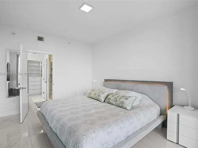 16385 NE Biscayne Blvd #1402 — Photo 13