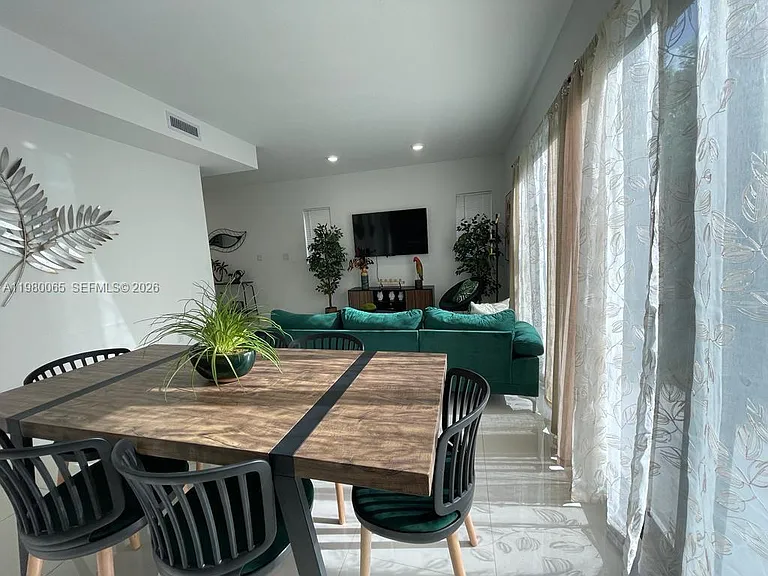 302 NW 11th Ct — Photo 22