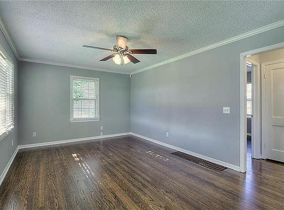 3rd image of 4938 Briar St