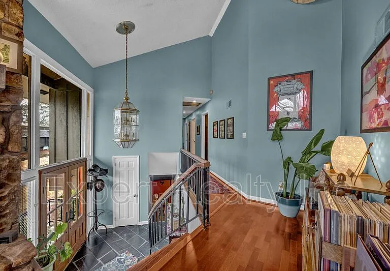 373 Laredo Dr — Photo 9