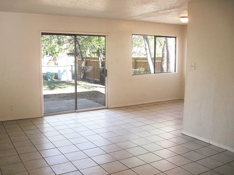 4410 Dove Dr — Photo 8