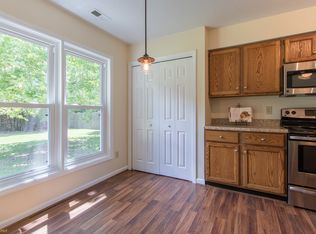 427 Raintree Rd, Jacksonville, NC 28540