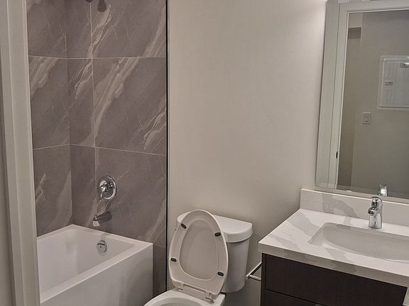 4th image of 2839 Jane St #505
