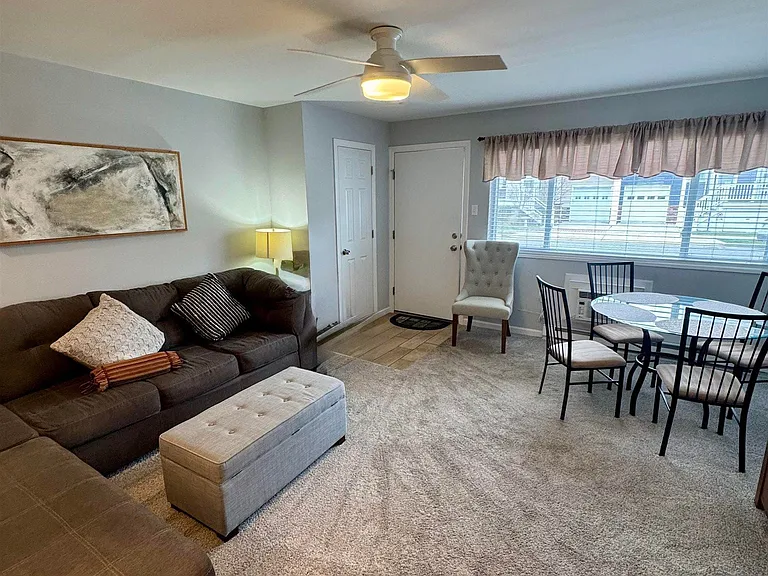 130 N Adams Ave #B — Photo 3