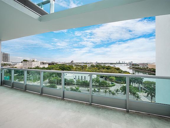 3rd image of 900 Biscayne Blvd APT 909