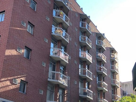 5th image of 184 Thompson St APT 3G