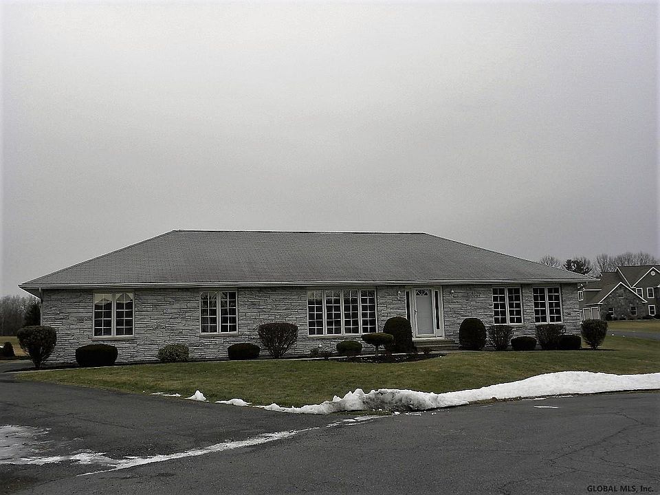 1st image of 12 Pineview Ct #A