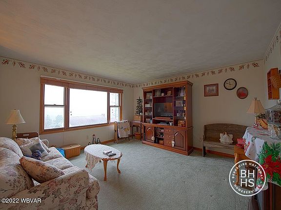 3rd image of 1421 Pinecrest Dr