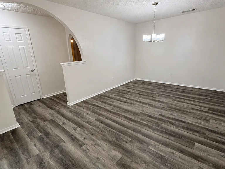 5309 Holly Trl — Photo 3