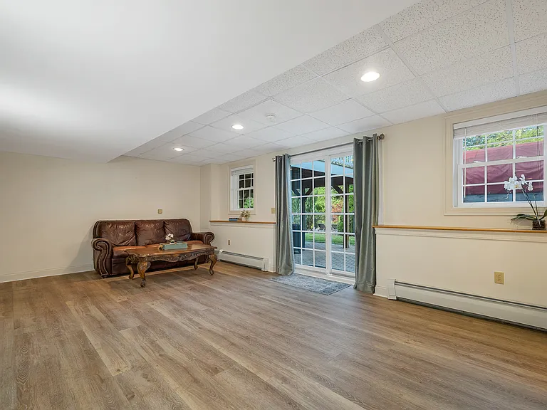 8 Hemlock Ln — Photo 33