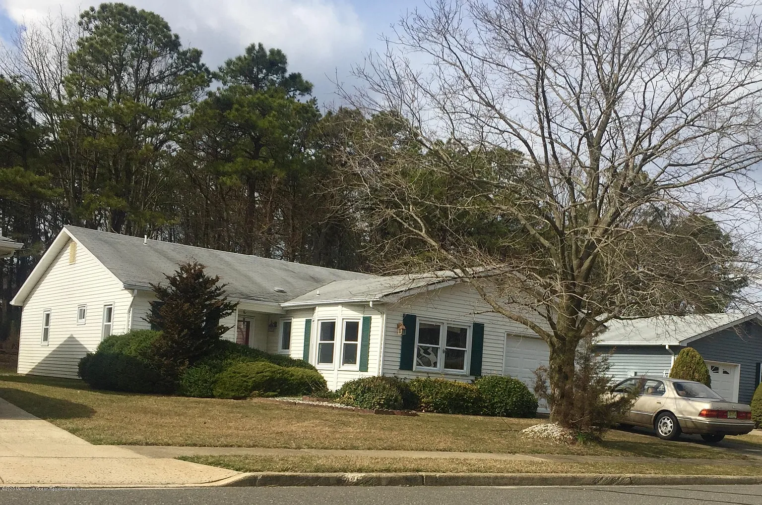 61 Regent Cir photo 1