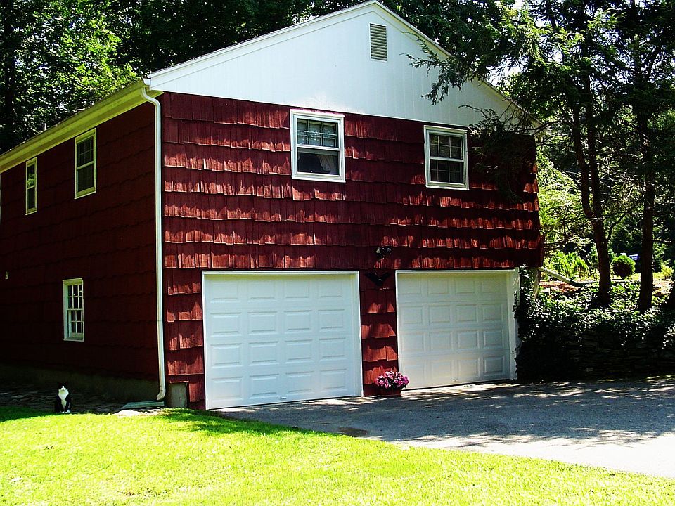 2nd image of 100 Thoreau Dr