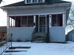 260 N Crystal St, Elgin, IL 60123