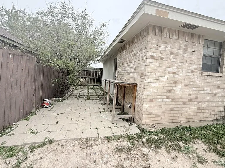 2400 E Brazil St — Photo 23