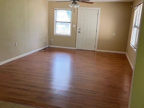 3rd image of 129 Glenarm Pl
