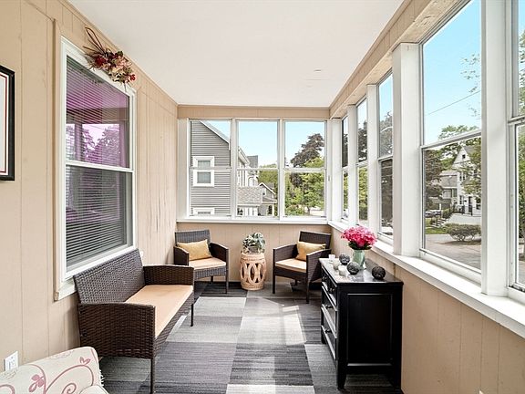 4th image of 25 Cumner Ave