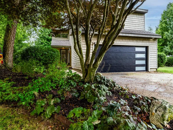 3976 Woodlynn Ter, Saint Joseph, MI 49085