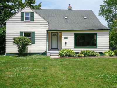 18997 Huntington Ave, Harper Woods, MI, 48225